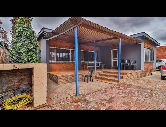 800M² BUILDING FOR SALE IN HERMANSTAD